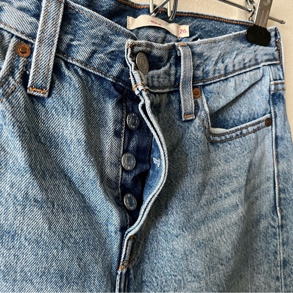 Levi's Premium Wedgie Jeans Medium Wash Fray Hem Button Fly High Waist 26 - Picture 7 of 15